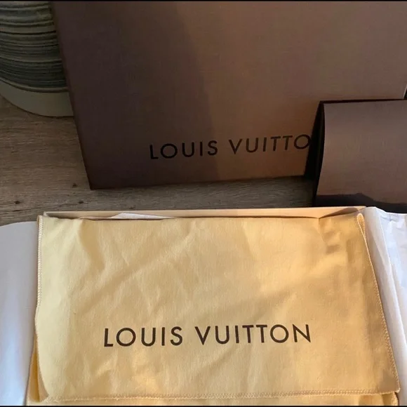 💛SOLD💛Louis Vuitton wristlet - Picture 8 of 9